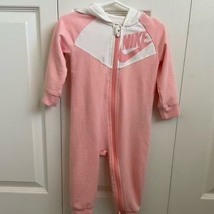 Pink Nike outfit (infant)